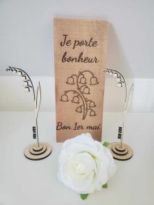 Création artisanale en bois gravé, cadeau pour la fête du travail