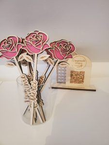 cadeau, rose, maman, je t'aime, maitresse, école, personnalisation, bois